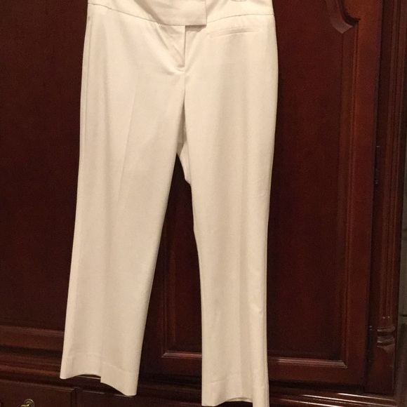 White Capri/ Crop pants - Picture 2 of 7